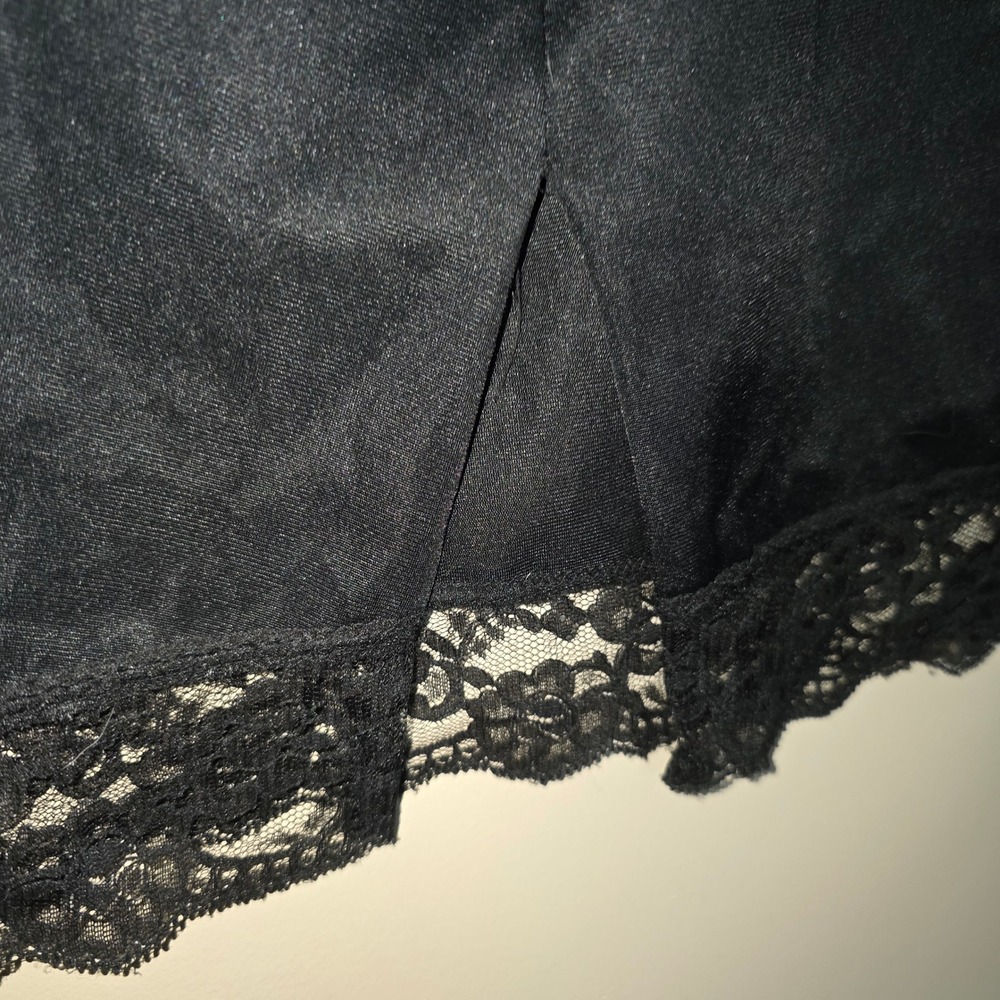 Vintage Black Lace Trim Half Slip Elastic Waist Mid-Length Made in USA RN 15411 - Picture 6 of 7
